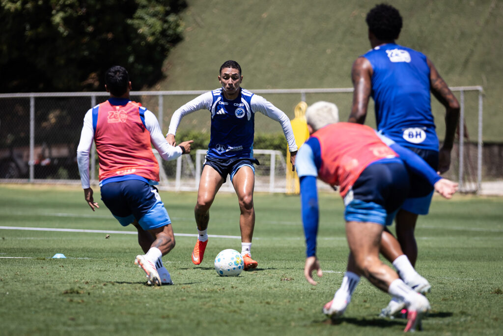 Jogadores do Cruzeiro na reapresentação na Toca (Foto: Gustavo Aleixo/Cruzeiro)