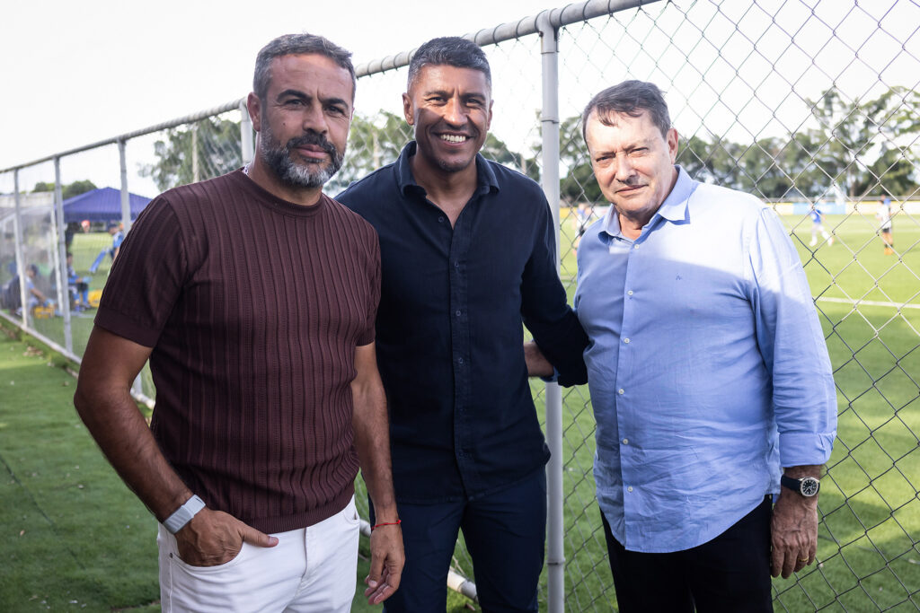 Artur Jorge, Paulinho e Pedrinho na Toca da Raposa ll (Foto: Gustavo Aleixo/Cruzeiro)