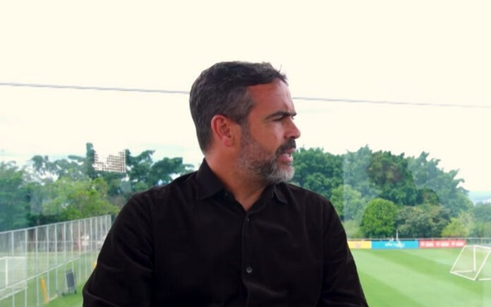 Artur Jorge comentou situação de Gabigol e projetou 2027 (Foto: GE TV/Reprodução)