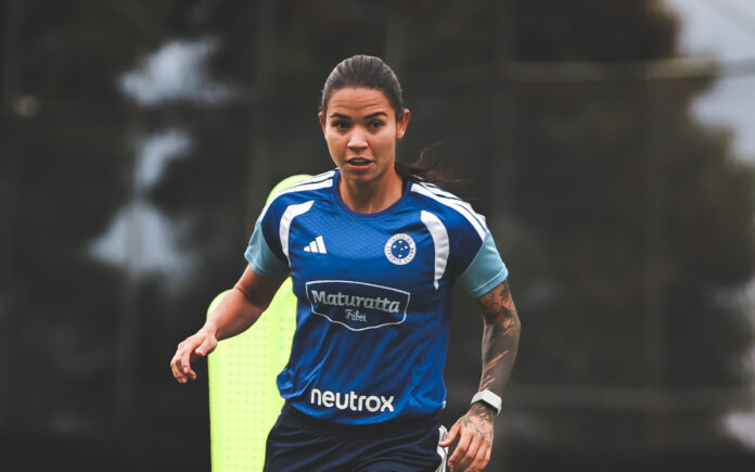Lorena Bedoya, volante do Cruzeiro (Foto: Gustavo Martins/Cruzeiro)