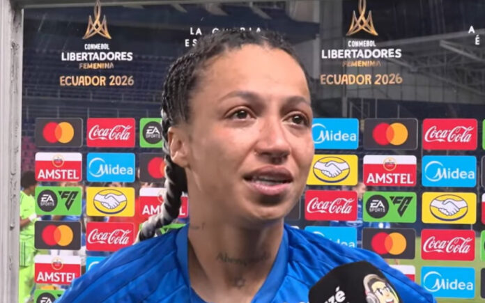 Byanca Brasil se emocionou após a classificação do Cruzeiro na Libertadores (Foto: Reprodução/Cazé TV)