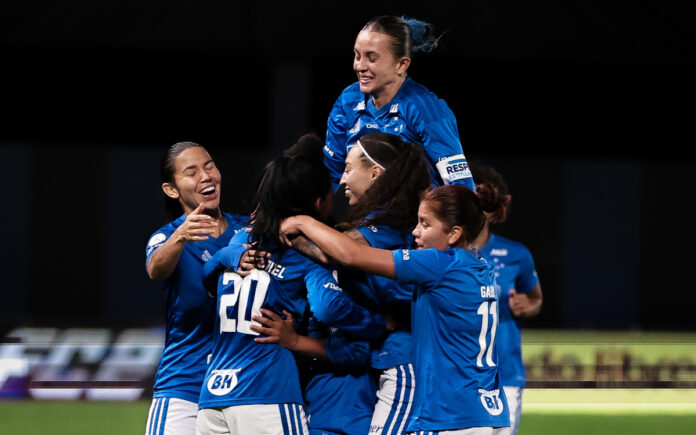 Cabulosas comemoram gol marcado por Vanessinha