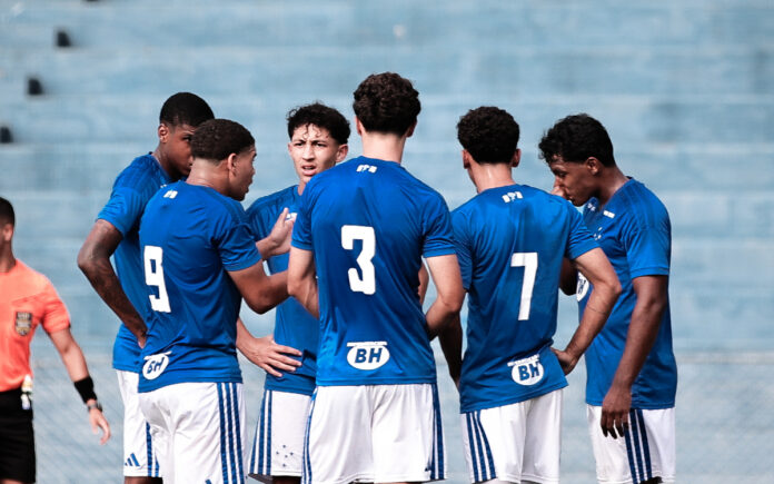 Elenco do Cruzeiro Sub-17 (Foto: Gustavo Martins/Cruzeiro)