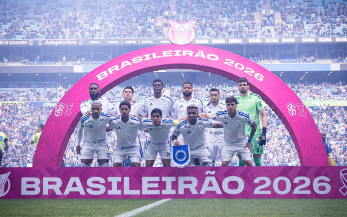Elenco do Cruzeiro na Arena do Grêmio (Foto: Lucas Bubols/Cruzeiro)