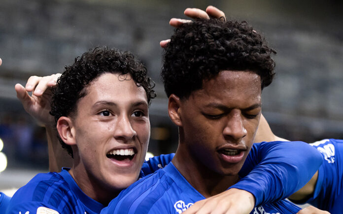 Felipe Morais e Zé Lucas, do Cruzeiro (Foto: Gustavo Aleixo/Cruzeiro)