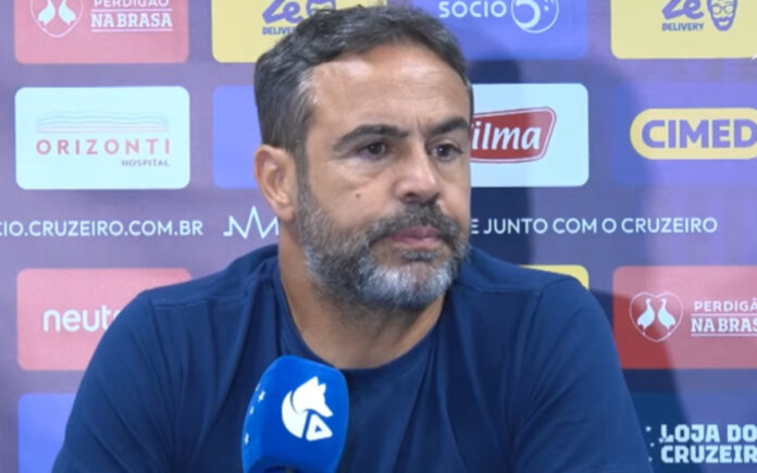 Artur Jorge, em entrevista coletiva (Foto: Samuca TV)