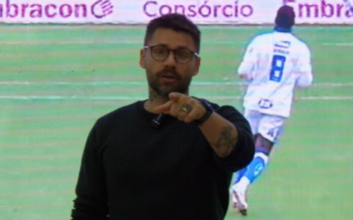 Rafael Sobis analisa vitória do Cruzeiro sobre o Grêmio (Foto: Reprodução/4D TV)