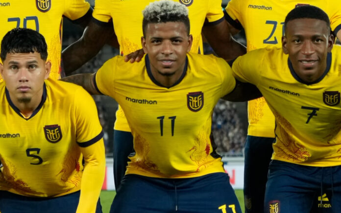 Arroyo antes do duelo da Seleção Equatoriana diante do Japão (Foto: FEF/Divulgação)