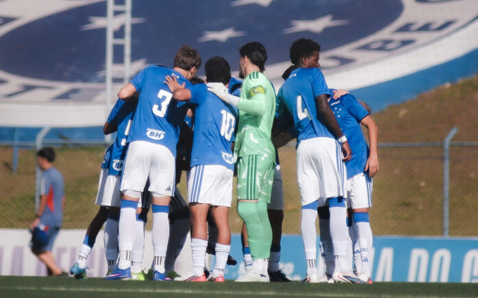 Time do Cruzeiro reunido na Toca (Foto: Gustavo Martins/ Cruzeiro)