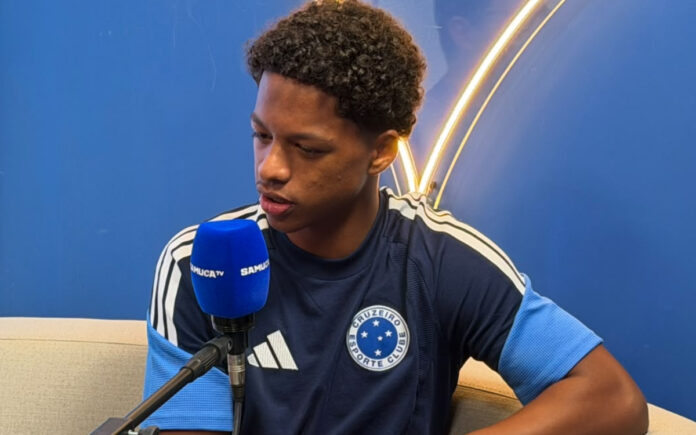 Zé Lucas, meio-campista do Cruzeiro (Foto: Tiago Mattar/Central da Toca)