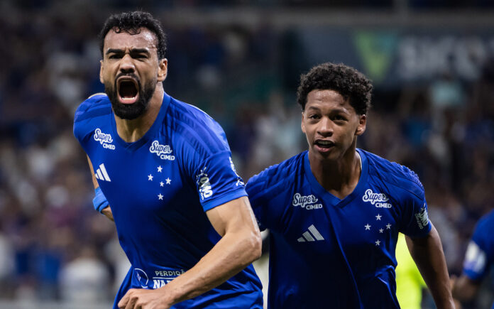 Fabrício Bruno comemora gol ao lado de Zé Lucas (Foto: Gustavo Aleixo/Cruzeiro)