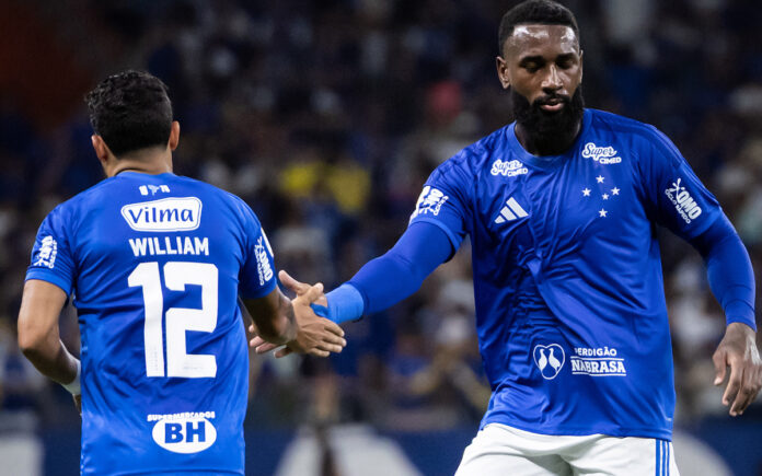 Gerson e William estavam pendurados (Foto: Gustavo Aleixo/Cruzeiro)
