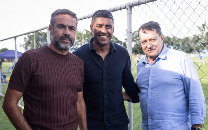 Artur Jorge, Paulinho e Pedrinho na Toca da Raposa ll (Foto: Gustavo Aleixo/Cruzeiro)