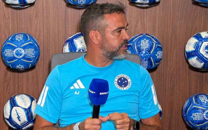 Artur Jorge, técnico do Cruzeiro (Foto: Gabriel Ribeiro)
