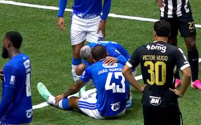 João Marcelo é atendido na Arena (Foto: Reprodução/Premiere)