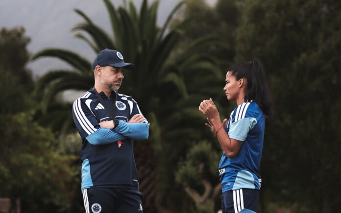 Jonas Urias e Marília, do Cruzeiro (Foto: Gustavo Martins/Cruzeiro)