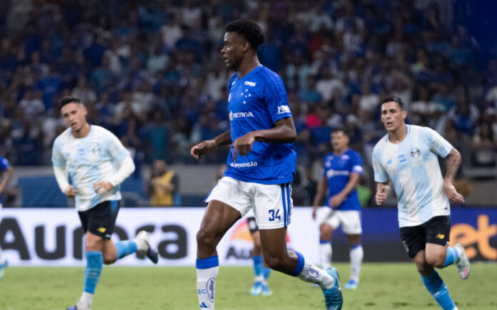 Jonathan Jesus em Cruzeiro x Grêmio no primeiro turno do Brasileiro (Foto: Gustavo Aleixo/Cruzeiro)