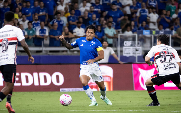 Lucas Romero foi substituído no intervalo do jogo com o São Paulo (Foto: Gustavo Aleixo/Cruzeiro)