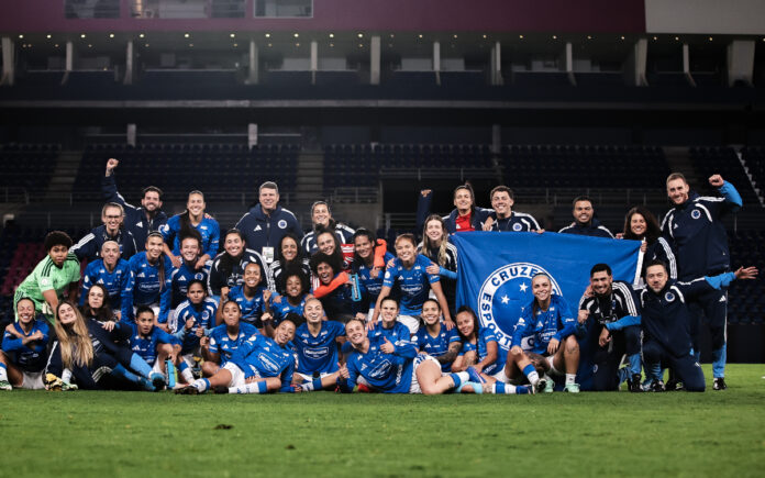 Elenco das Cabulosas em Quito, no Equador (Foto: Gustavo Martins/Cruzeiro)