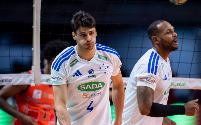 Otávio e Leal, do Sada Cruzeiro, no duelo pelo 3º lugar do Mineiro de Vôlei