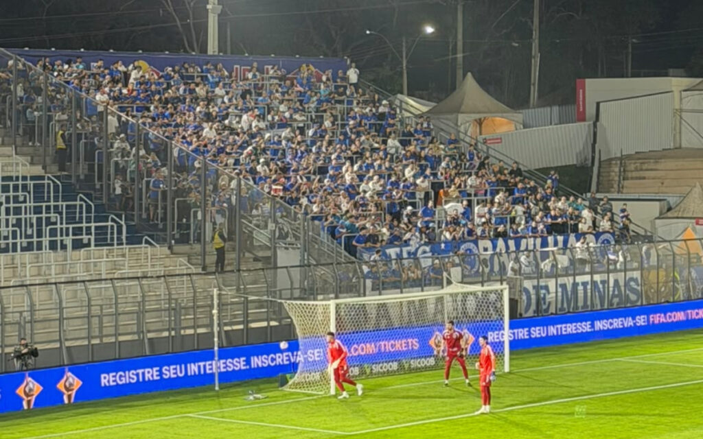 Torcida do Cruzeiro no Cícero de Souza Marques