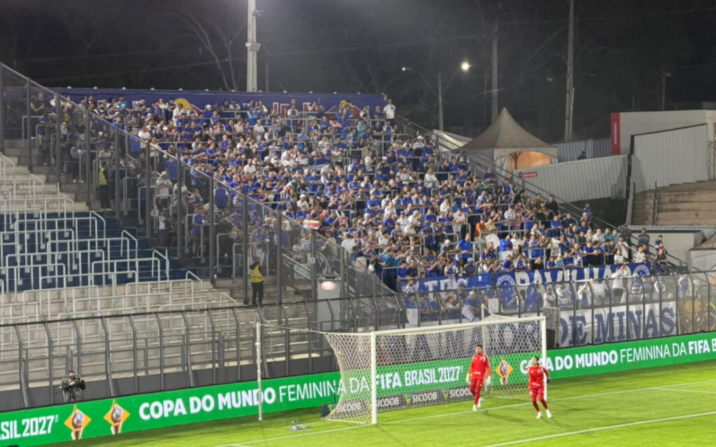 Torcida do Cruzeiro no Cícero de Souza Marques
