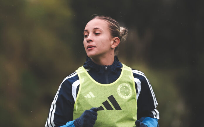 Vitória Calhau, zagueira do Cruzeiro (Foto: Gustavo Martins/Cruzeiro)