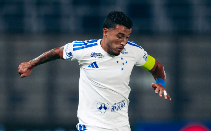 William é um dos pendurados do Cruzeiro (Foto: Marco Galvão/Cruzeiro)