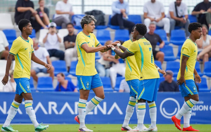 Zé Lucas em jogo do Brasil Sub-20