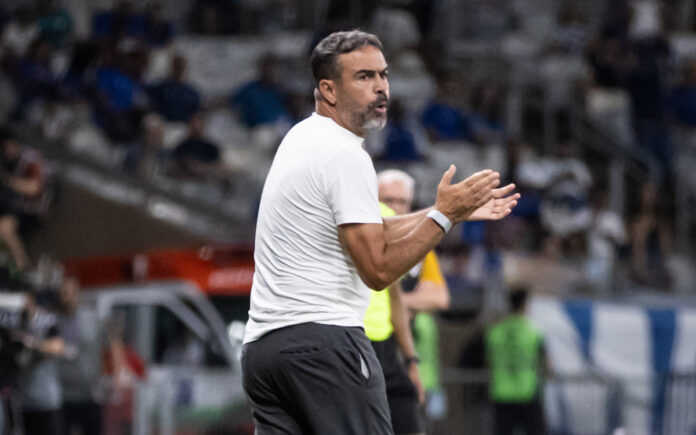 Artur Jorge aplaude Cruzeiro em vitória contra o São Paulo
