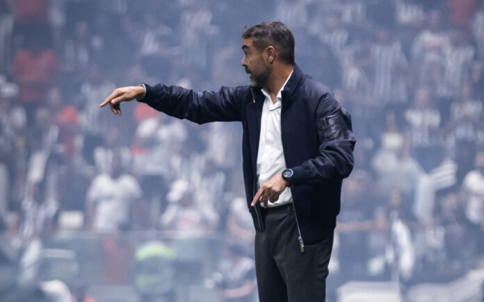Artur Jorge na vitória do Cruzeiro contra o Atlético-MG