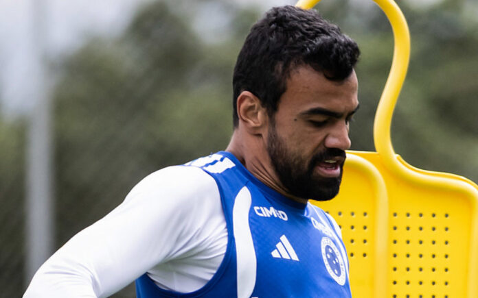 Fabrício Bruno durante treino na Toca II