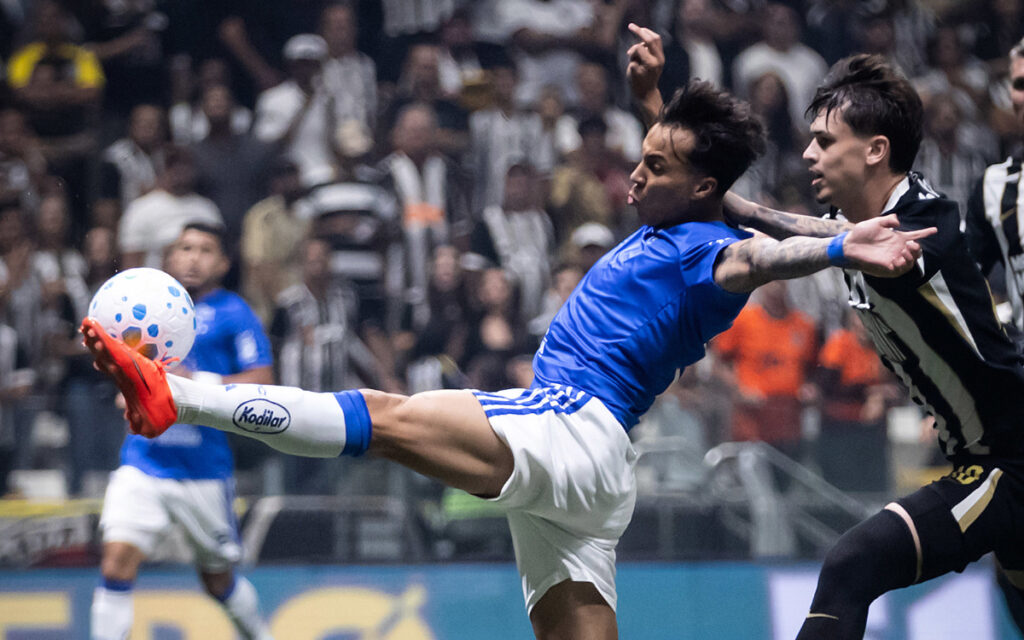 De perna esquerda, Kaio Jorge fez o gol da vitória no clássico