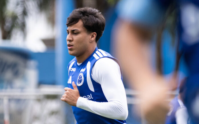 Kaio Jorge durante treino do Cruzeiro, na Toca II