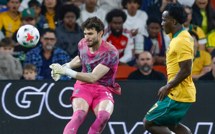 Otávio em sua estreia pelo Brasil contra a Austrália