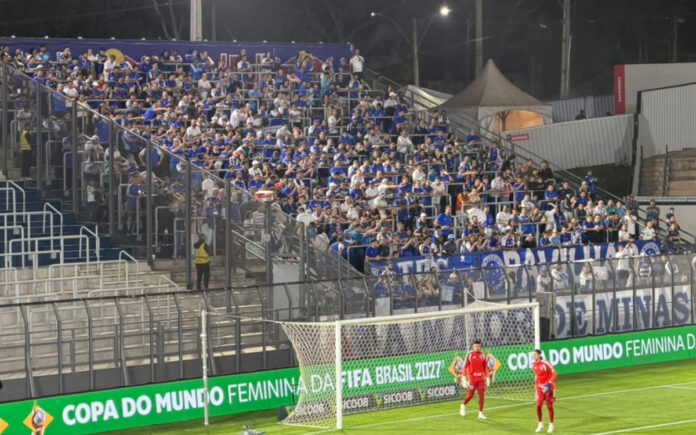 Torcida do Cruzeiro em Bragança Paulista