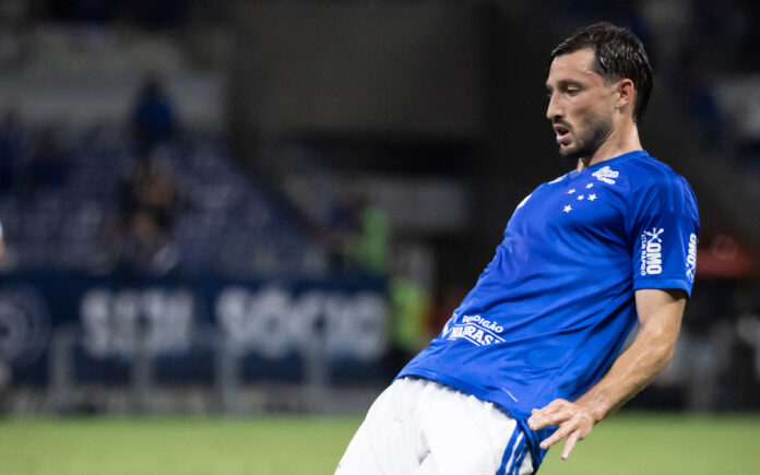 Viña na estreia contra o São Paulo, no Mineirão