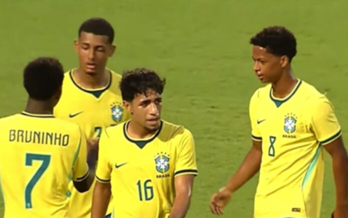 Zé Lucas, do Cruzeiro, em jogo pelo sub-20 do Brasil